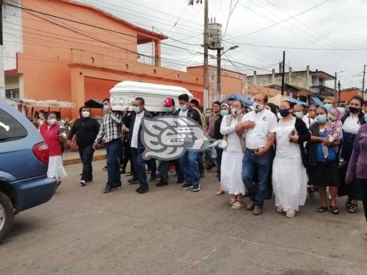 Cosoleacaque despide entre alabanzas a Felipe de Jesús; exigen justicia