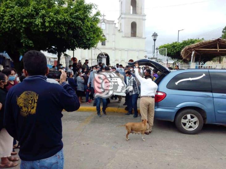 Cosoleacaque despide entre alabanzas a Felipe de Jesús; exigen justicia