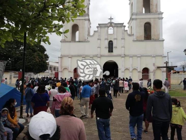 Cosoleacaque despide entre alabanzas a Felipe de Jesús; exigen justicia