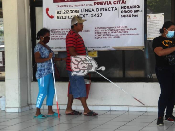 Subsisten de la venta de dulces y frituras en el centro de Coatzacoalcos