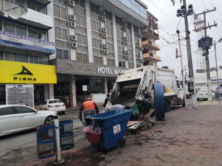 Tuxpeños hacen mal uso de contenedores de basura, acusan