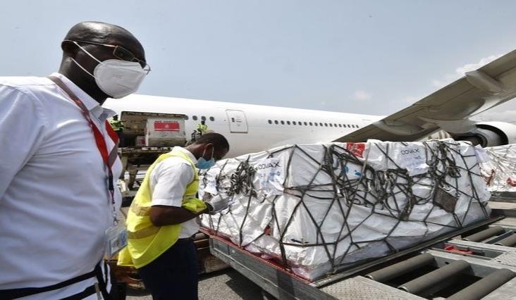 Presidente de Ghana, primero en recibir vacuna gratuita de Covax