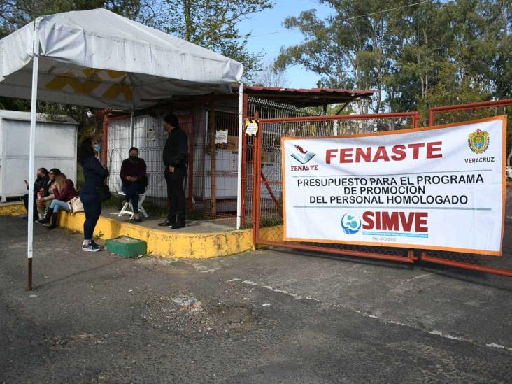 Profesores del Simve toman la SEV; exigen cumplir acuerdos