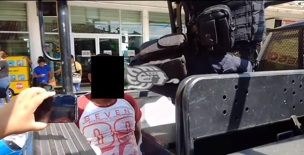 Someten a ladrón en Minatitlán tras arrebatar bolsa a una joven