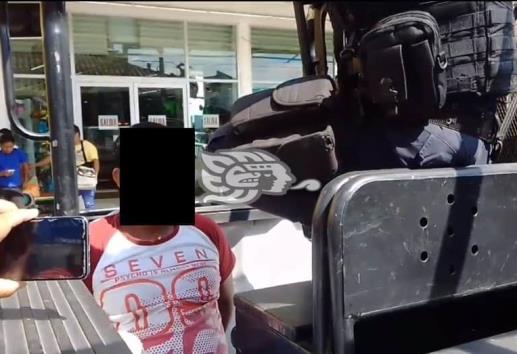 Someten a ladrón en Minatitlán tras arrebatar bolsa a una joven