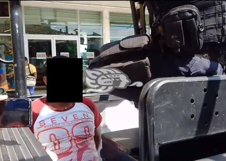 Someten a ladrón en Minatitlán tras arrebatar bolsa a una joven
