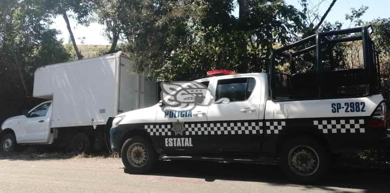 Recuperan en la Soteapan – Acayucan, camioneta robada a ferretería 
