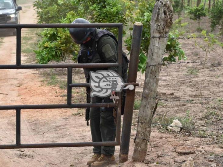 Exhuman cadáver en fosa hallada en zona rural de Soconusco