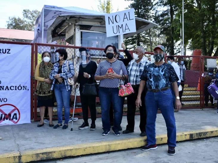 Xalapa: jubilados se manifiestan contra la aplicación de la UMA