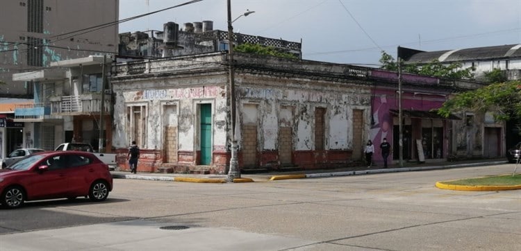 Inmuebles del centro de Coatza; entre el olvido y el abandono