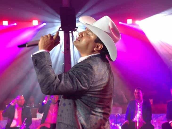 Regresa al escenario