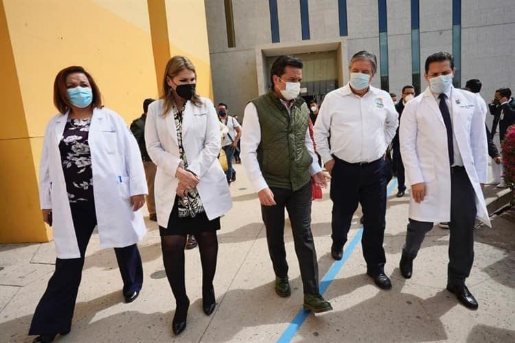 El IMSS, con profesionales para enfrentar mayor el reto sanitario del último siglo