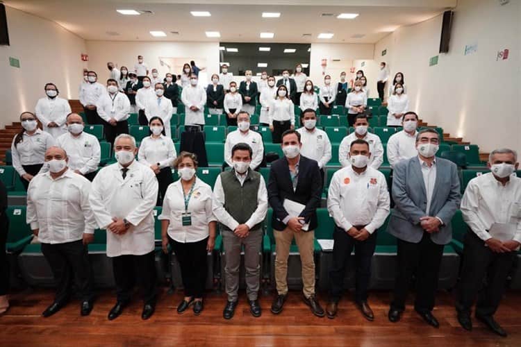 El IMSS, con profesionales para enfrentar mayor el reto sanitario del último siglo