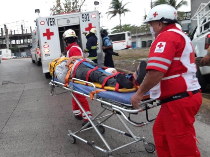 Se registra fuerte accidente en Veracruz; deja prensado a hombre