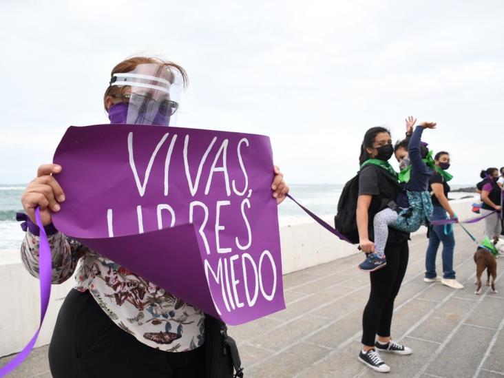 Con cadena humana veracruzanas buscan detener violencia contra mujeres y niñas