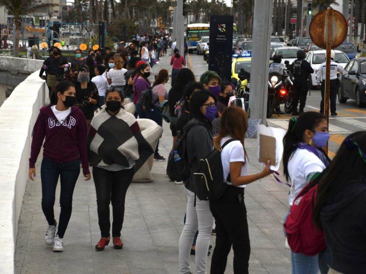 Con cadena humana veracruzanas buscan detener violencia contra mujeres y niñas