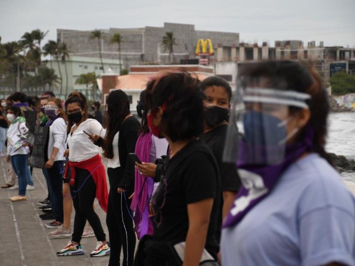 Con cadena humana veracruzanas buscan detener violencia contra mujeres y niñas