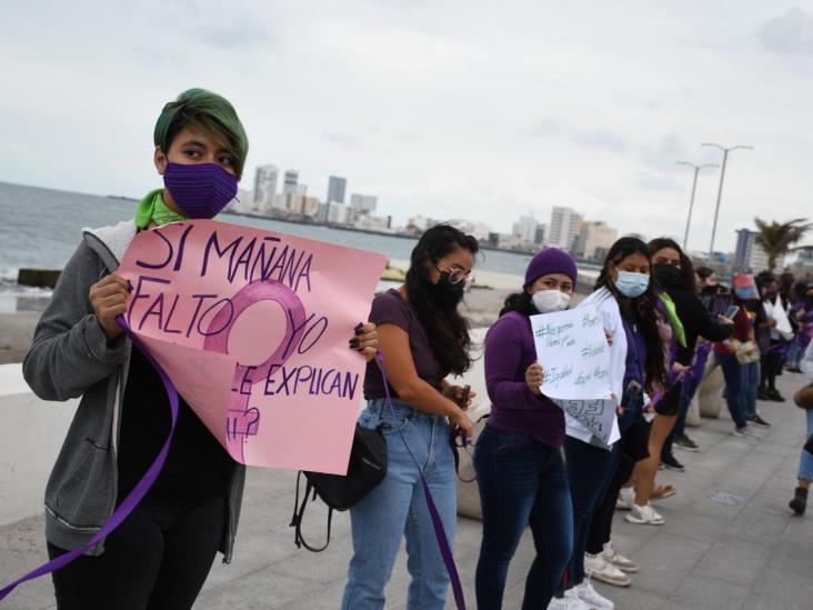 Con cadena humana veracruzanas buscan detener violencia contra mujeres y niñas