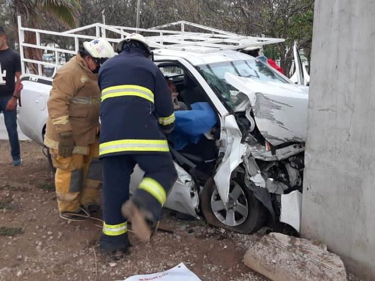 Se registra fuerte accidente en Veracruz; deja prensado a hombre