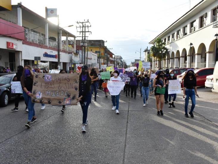 Marcha #8M en Acayucan; piden justicia para Deisy 