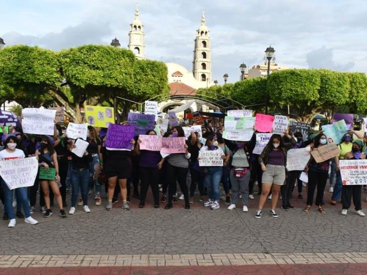 Marcha #8M en Acayucan; piden justicia para Deisy 