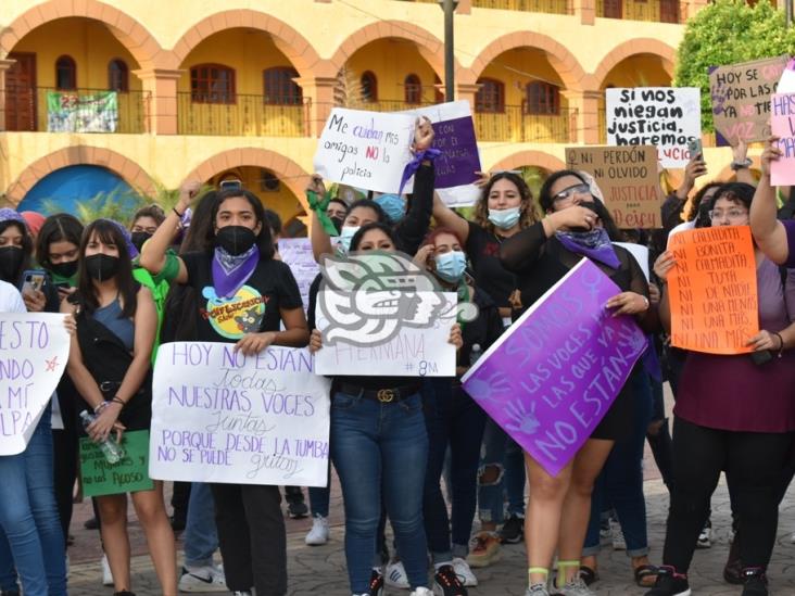 Marcha #8M en Acayucan; piden justicia para Deisy 