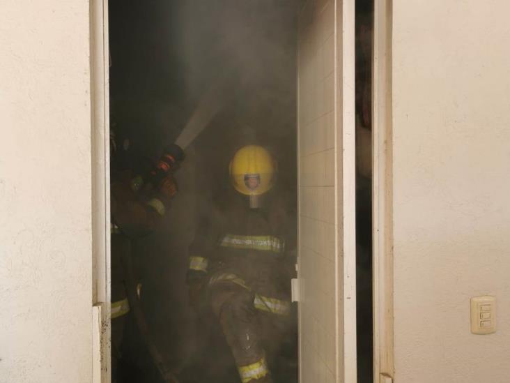 Se registra incendio dentro de vivienda en Boca del Río