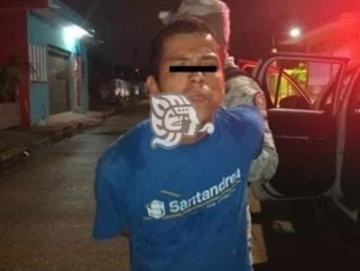 Pretendía asaltar Oxxo con pistola de juguete, lo detienen en Coatza