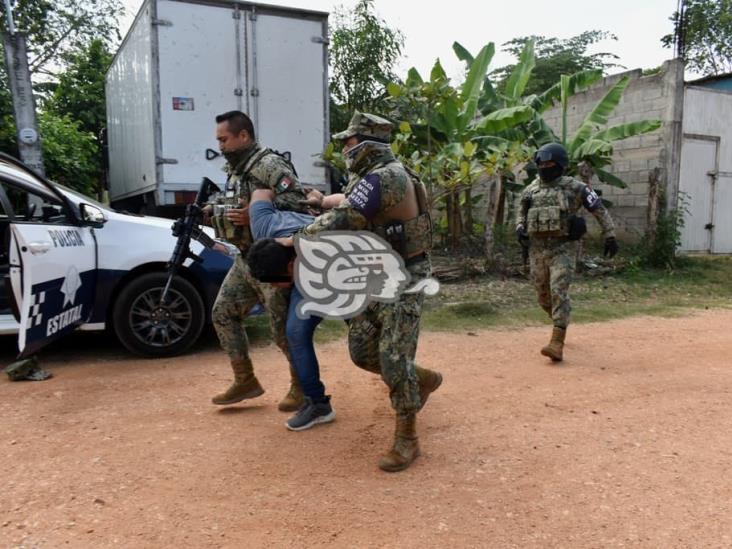 Cae presunto asaltante tras persecución a balazos en Acayucan