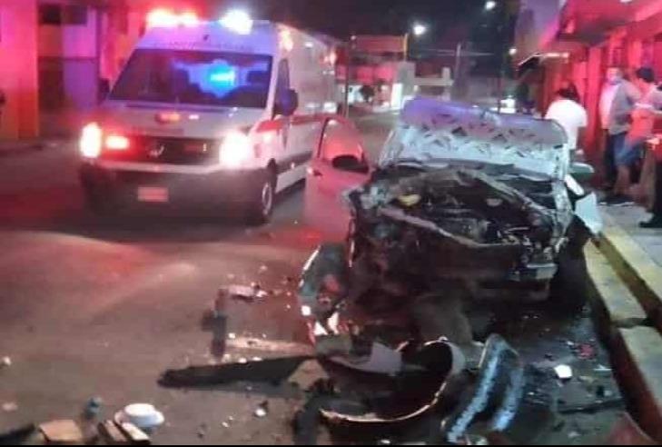 Conductor impacta vehículo estacionado en Boca del Río