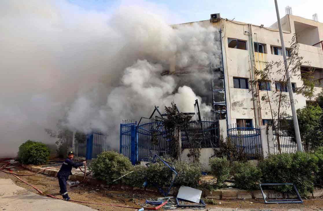 Mueren unas 20 personas en incendio en fábrica textil en El Cairo