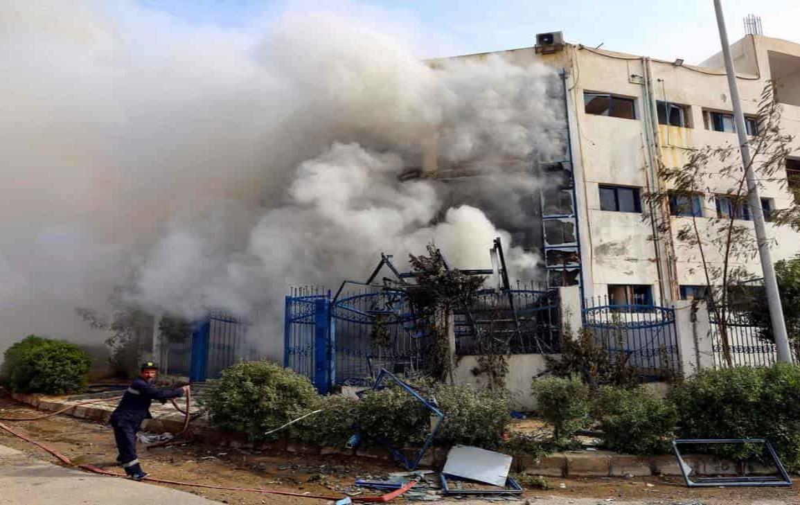 Mueren unas 20 personas en incendio en fábrica textil en El Cairo