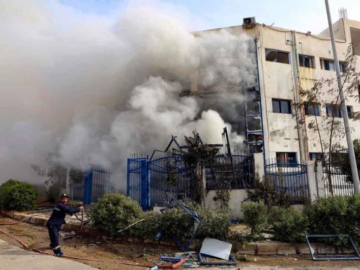 Mueren unas 20 personas en incendio en fábrica textil en El Cairo