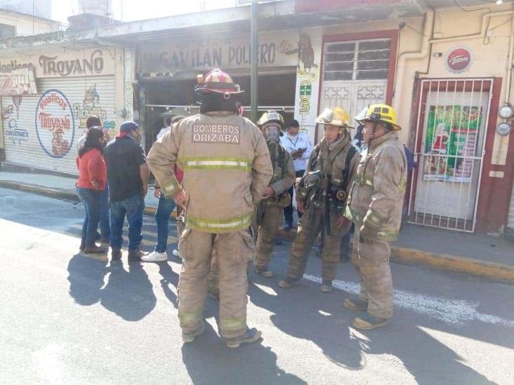 Incendio deja cuantiosos daños materiales en rosticería de Orizaba