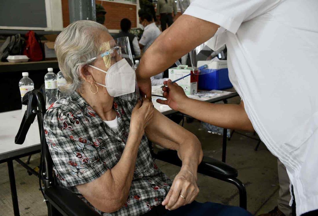 Vacunación en Xalapa, ágil, pese a altas temperaturas