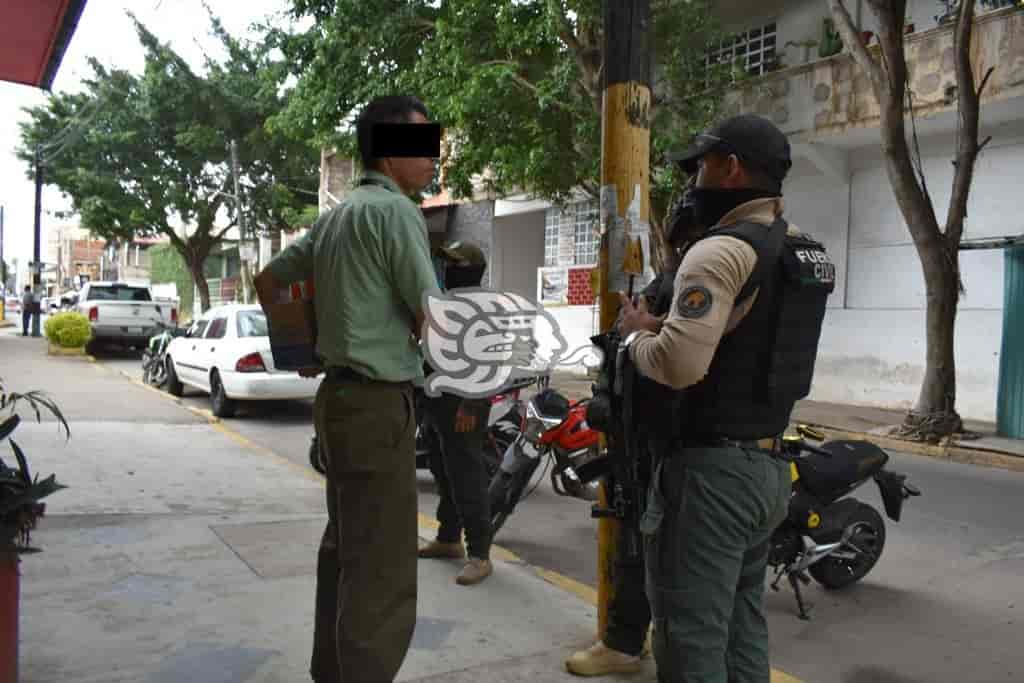 Recuperan camioneta robada a empresa farmacéutica en Acayucan