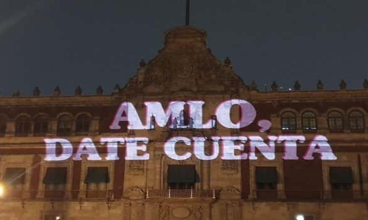 AMLO, date cuenta; feministas intervienen de nuevo en Palacio Nacional