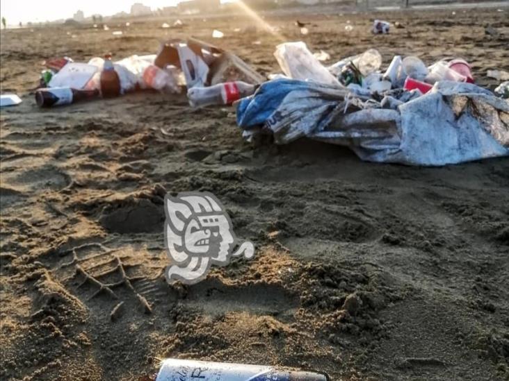Inconsciencia; dejan playa y malecón de Coatzacoalcos hecho un basurero