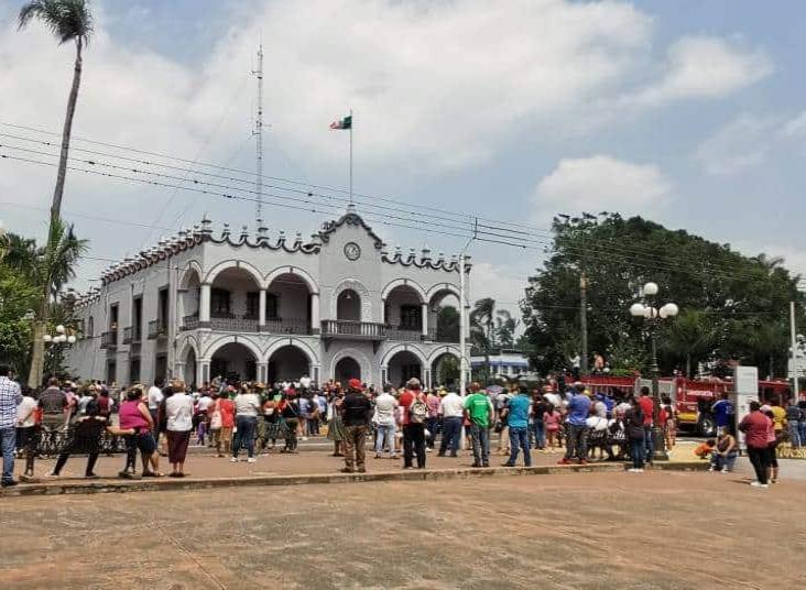 Despiden a bomberos muertos tras combate a incendio forestal en Veracruz