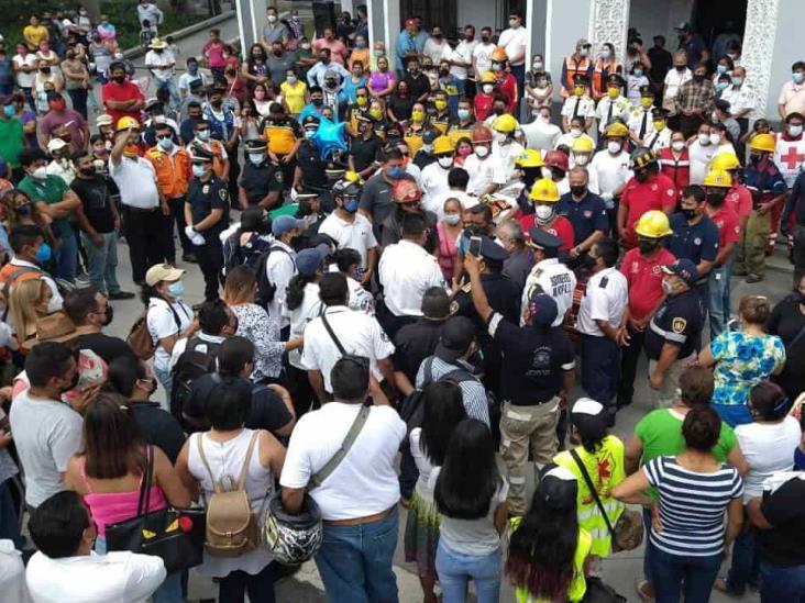 Despiden a bomberos muertos tras combate a incendio forestal en Veracruz