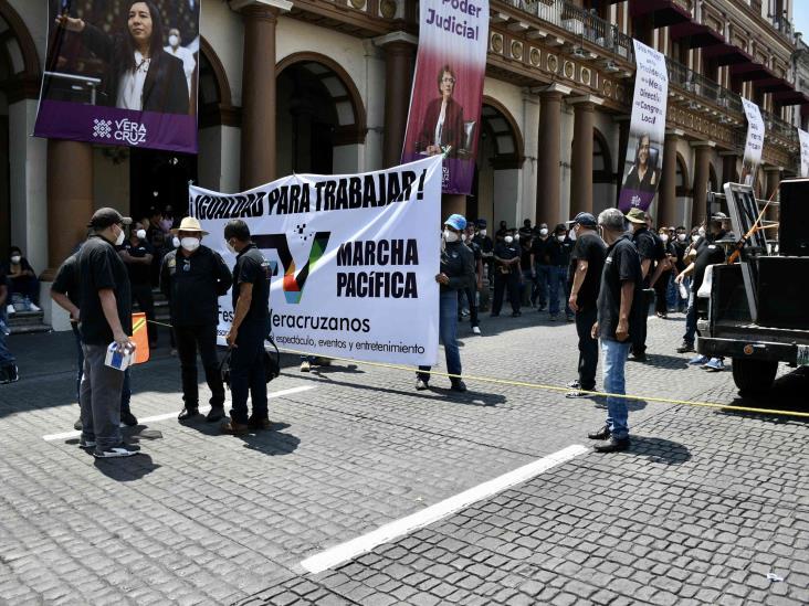 Trabajadores y empresarios de fiestas ya no soportan parálisis de actividades