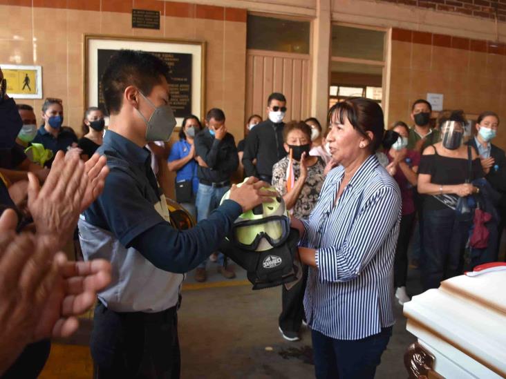 Despiden a Rafael, bombero caído en ataque armado