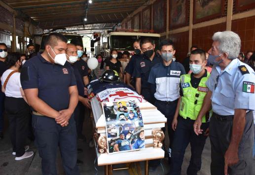 Despiden a Rafael, bombero caído en ataque armado