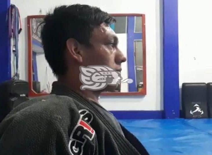 Discapacidad no detiene a Manuel; el trabajo y el Jiu Jitsu, sus pasiones