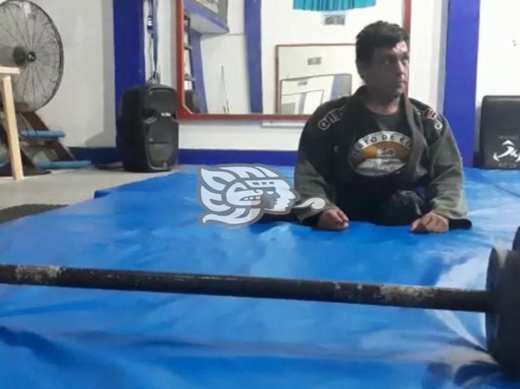 Discapacidad no detiene a Manuel; el trabajo y el Jiu Jitsu, sus pasiones