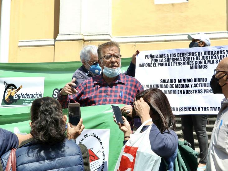 Xalapa: jubilados y pensionados mantienen lucha vs pagos en UMA