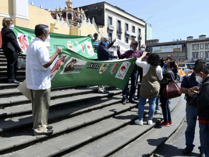 Xalapa: jubilados y pensionados mantienen lucha vs pagos en UMA