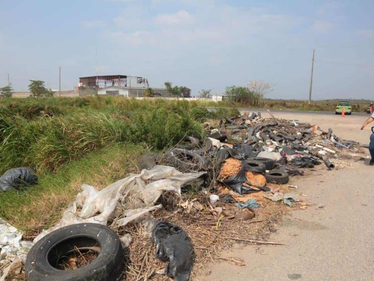 Basureros en la Transístmica contaminan y agravan incendios de pastizales