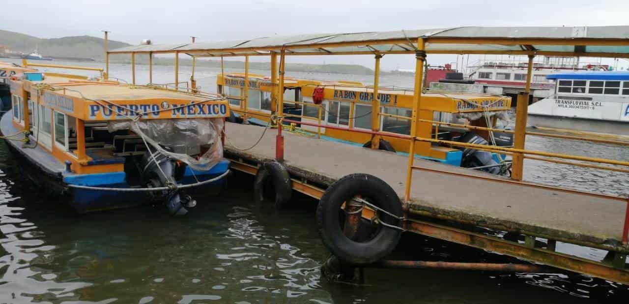 Suspenden servicio del paso de lanchas por violentas rachas de viento