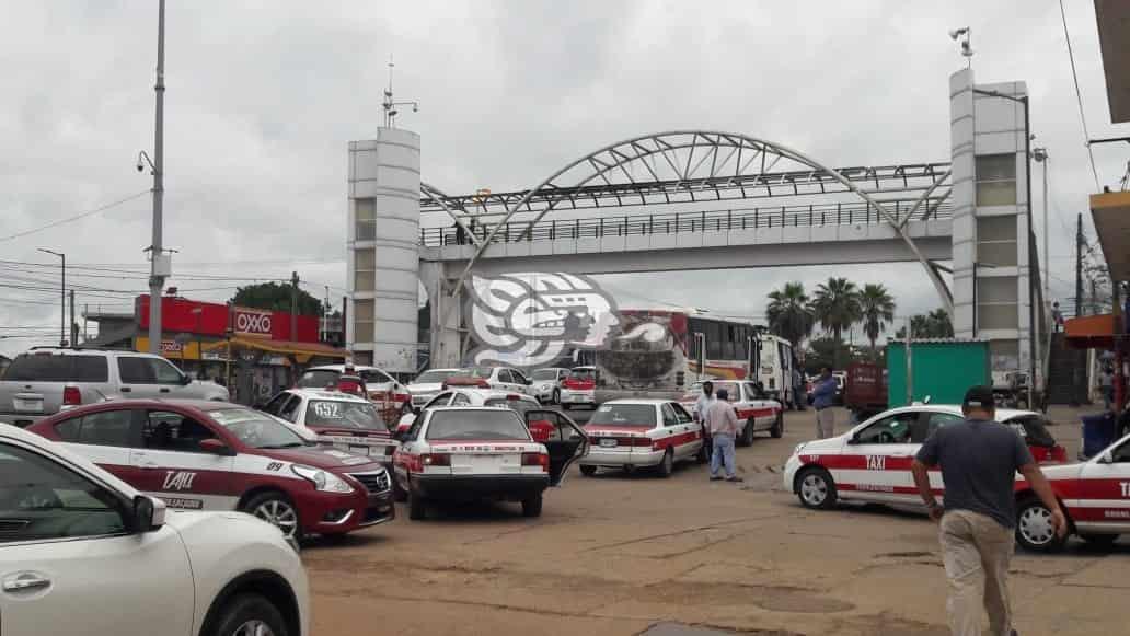 Apoyos federales también benefician a taxistas, reconocen